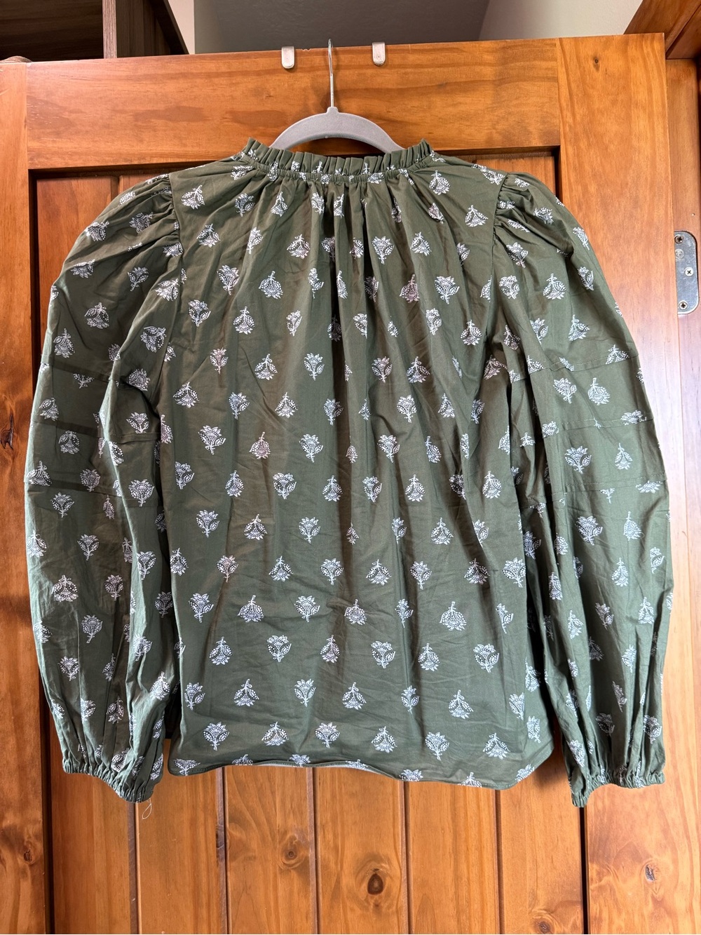 AUREUM Green Floral Ruffled-Neck Puff Sleeve Blouse - Picture 6 of 7